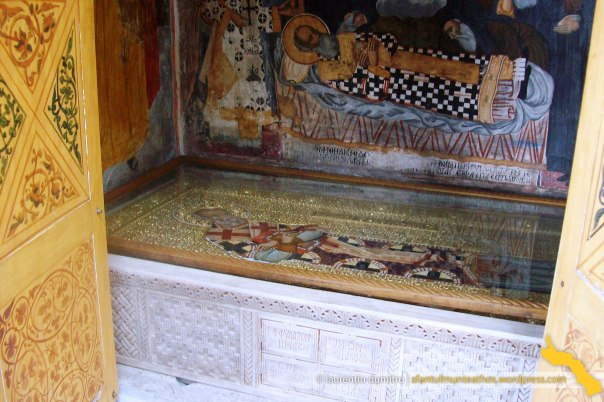 Mormântul Patriarhului Nifon al Constantinopolului de la Mănăstirea Dionisiu